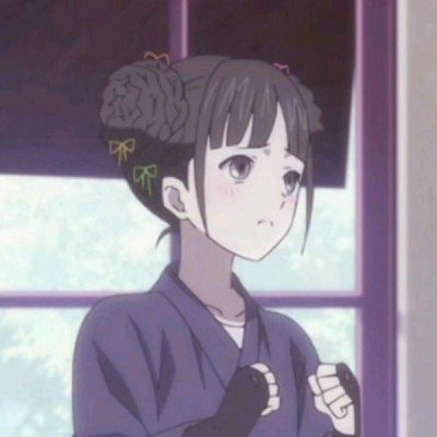 女孩不慎摔坏标本 馆长暖心安抚